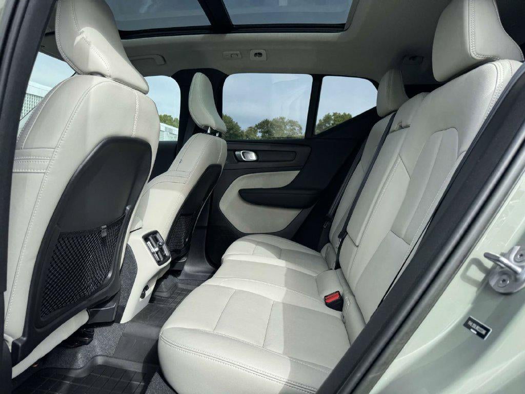 2024 Volvo XC40 B5 Plus Dark Theme
