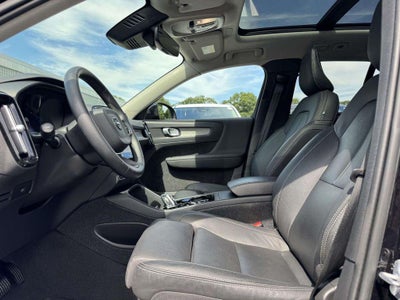 2024 Volvo XC40 B5 Plus Dark Theme