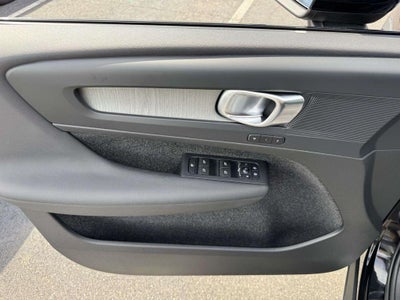 2024 Volvo XC40 B5 Plus Dark Theme