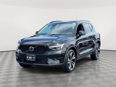 2024 Volvo XC40 B5 Plus Dark Theme