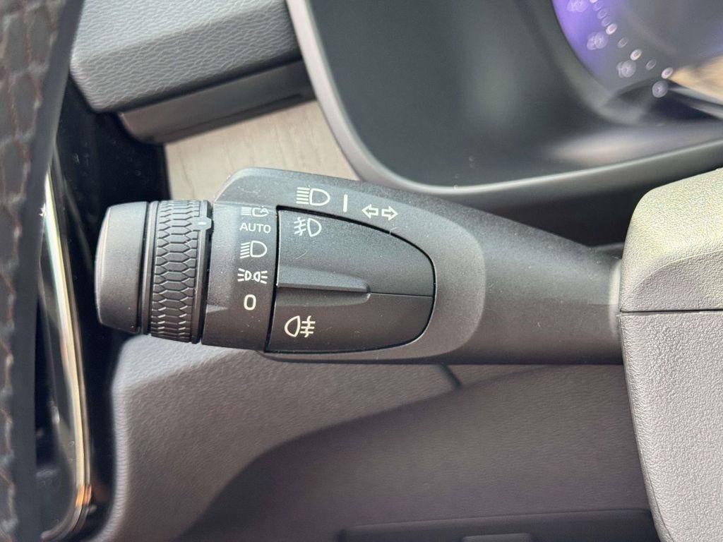 2024 Volvo XC40 B5 Plus Dark Theme