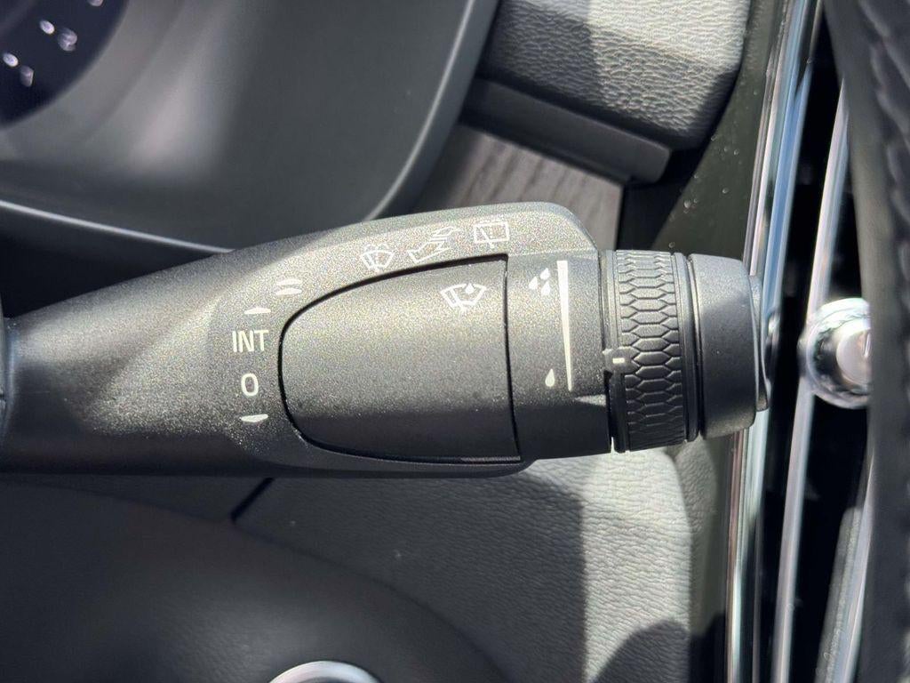 2024 Volvo XC40 B5 Plus Dark Theme