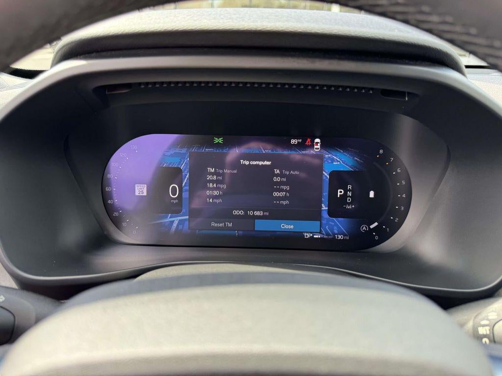 2024 Volvo XC40 B5 Plus Dark Theme