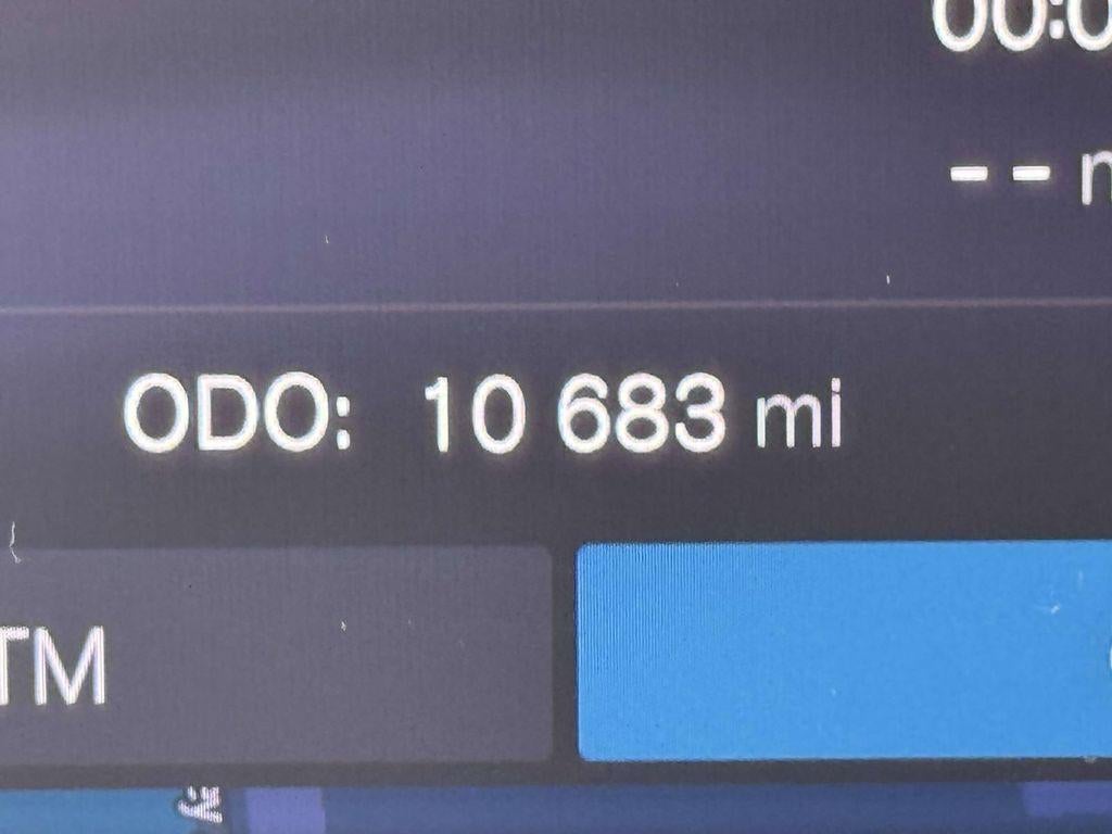 2024 Volvo XC40 B5 Plus Dark Theme