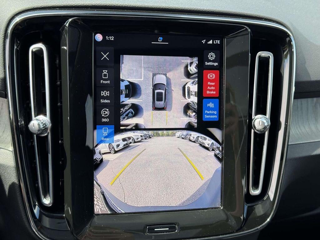 2024 Volvo XC40 B5 Plus Dark Theme