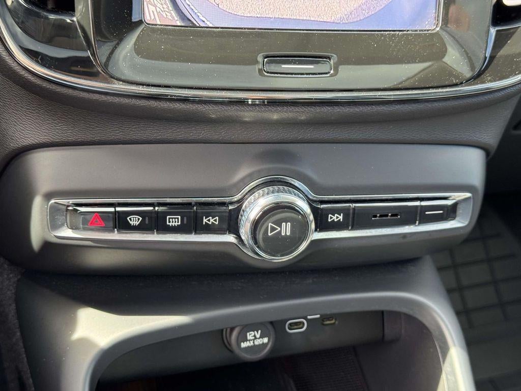 2024 Volvo XC40 B5 Plus Dark Theme
