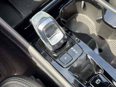 2024 Volvo XC40 B5 Plus Dark Theme