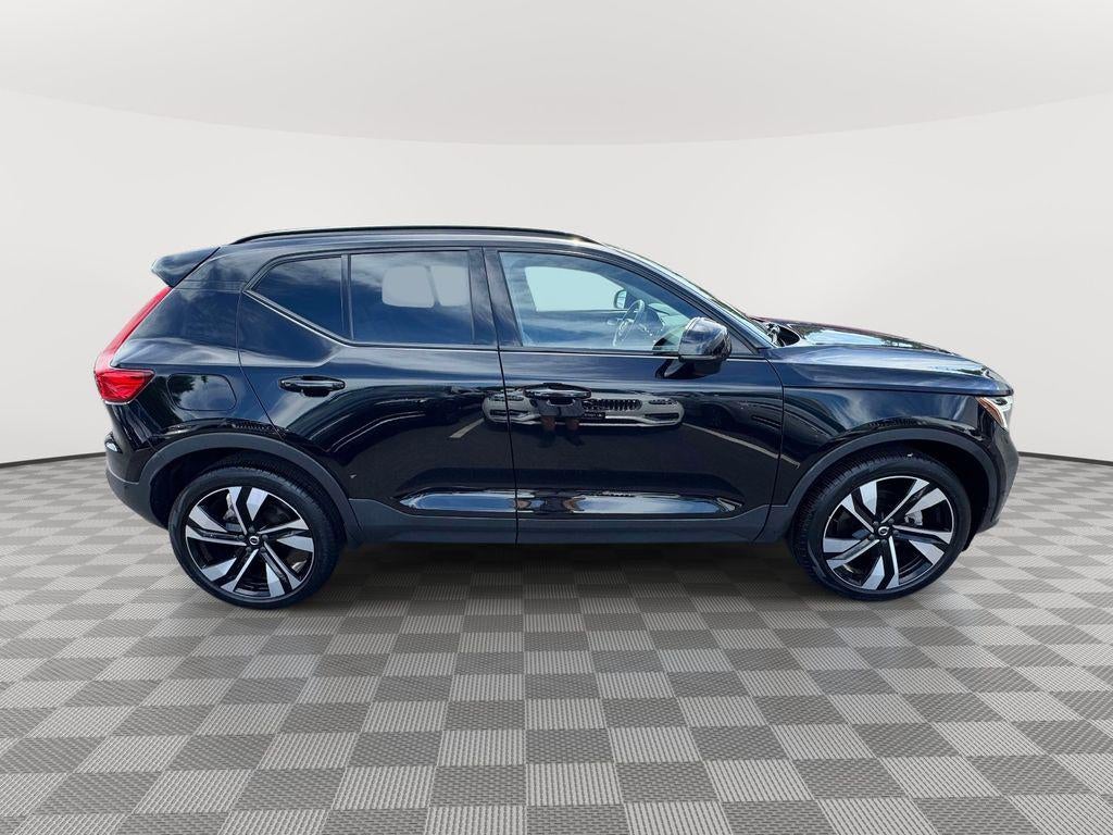 2024 Volvo XC40 B5 Plus Dark Theme