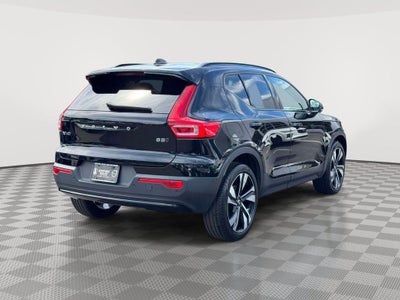 2024 Volvo XC40 B5 Plus Dark Theme