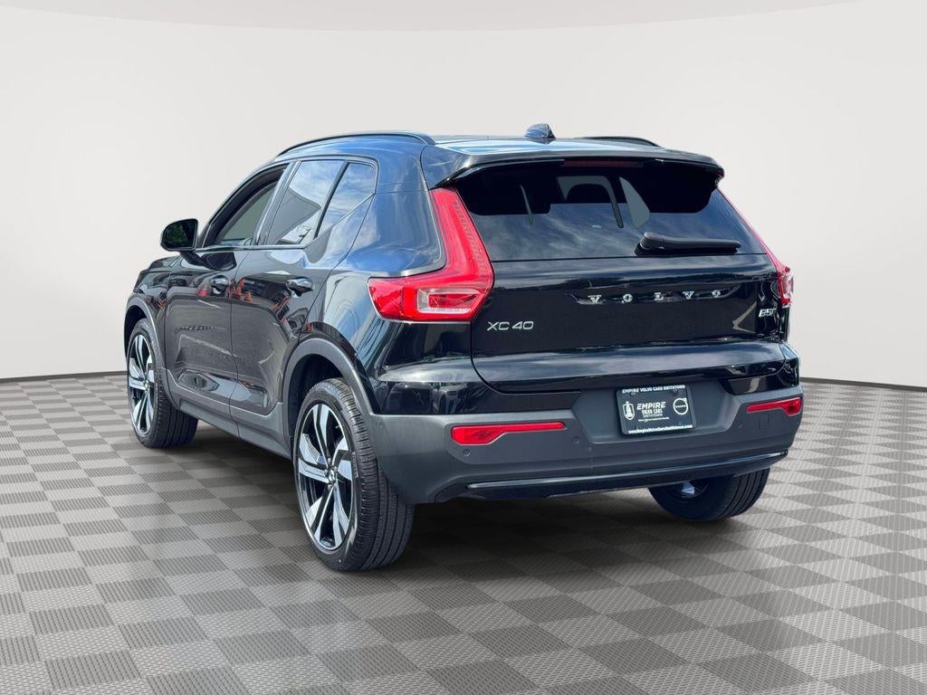 2024 Volvo XC40 B5 Plus Dark Theme