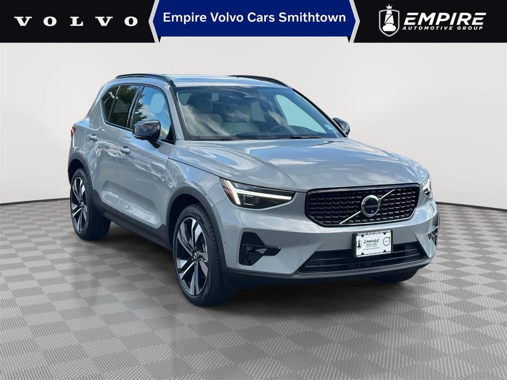 2025 Volvo XC40 B5 Ultra Dark Theme