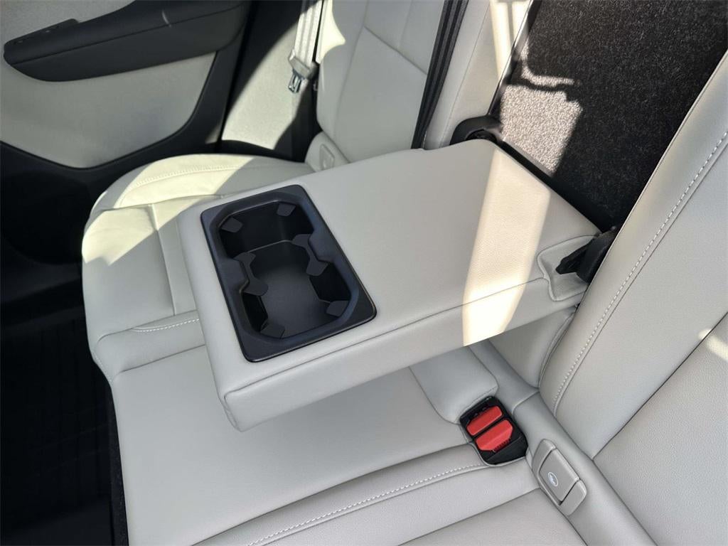 2025 Volvo XC40 B5 Ultra Dark Theme