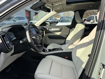 2025 Volvo XC40 B5 Ultra Dark Theme