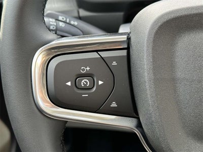 2025 Volvo XC40 B5 Ultra Dark Theme