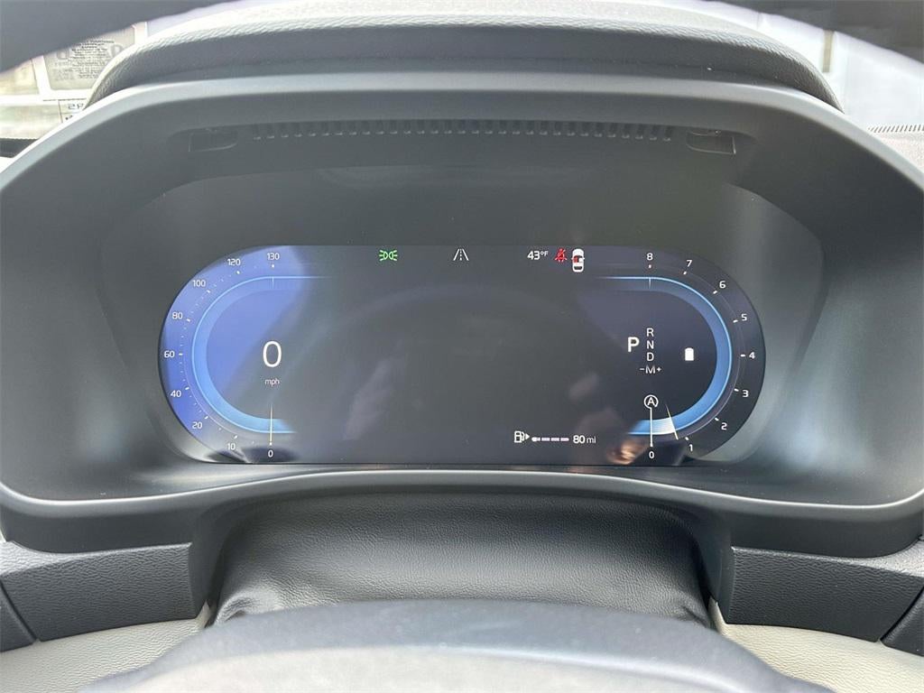 2025 Volvo XC40 B5 Ultra Dark Theme