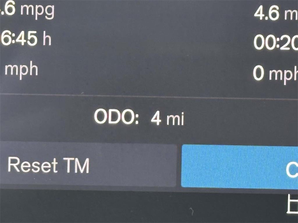 2025 Volvo XC40 B5 Ultra Dark Theme