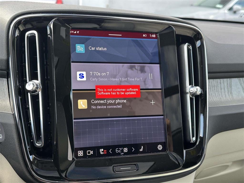 2025 Volvo XC40 B5 Ultra Dark Theme