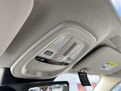 2025 Volvo XC40 B5 Ultra Dark Theme