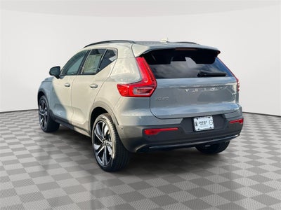 2025 Volvo XC40 B5 Ultra Dark Theme