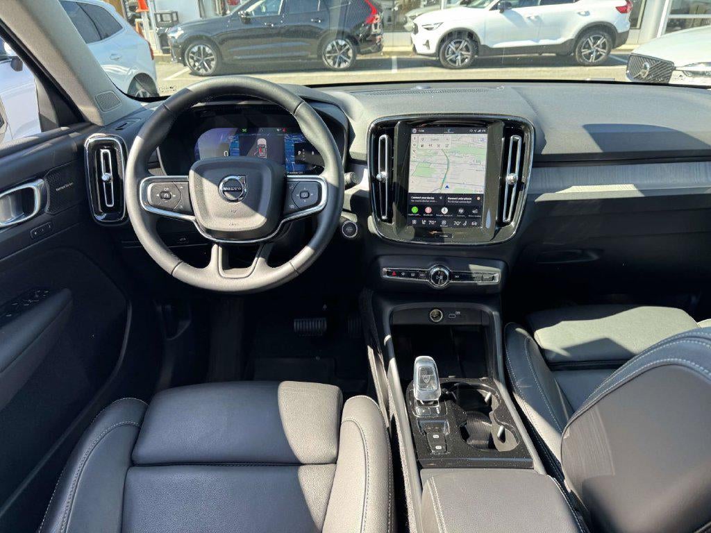 2026 Volvo XC40 Ultra, B5 AWD Gas (mild hybrid), Dark