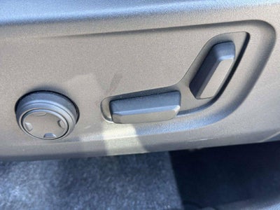 2026 Volvo XC40 Ultra, B5 AWD Gas (mild hybrid), Dark