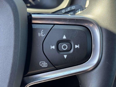2026 Volvo XC40 Ultra, B5 AWD Gas (mild hybrid), Dark