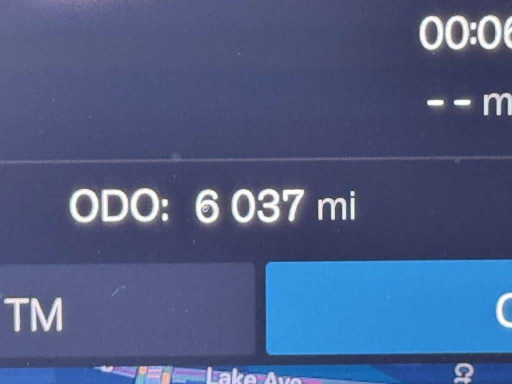 2026 Volvo XC40 Ultra, B5 AWD Gas (mild hybrid), Dark