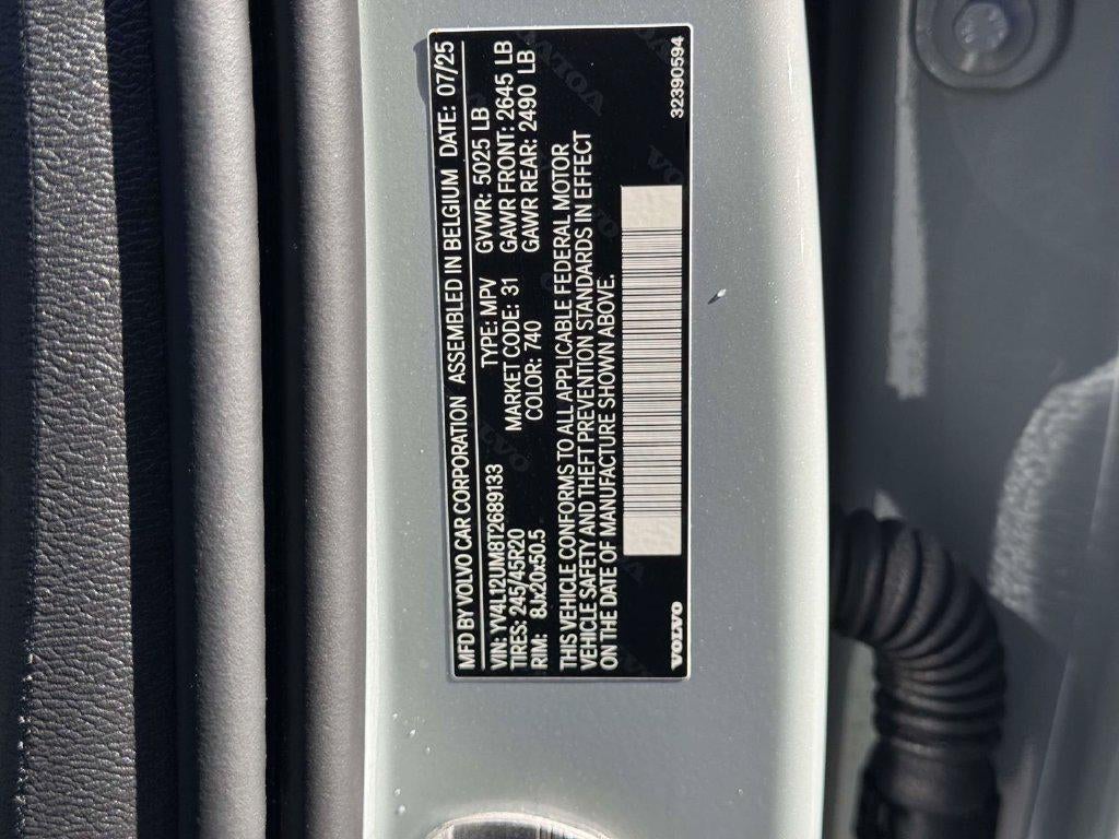 2026 Volvo XC40 Ultra, B5 AWD Gas (mild hybrid), Dark