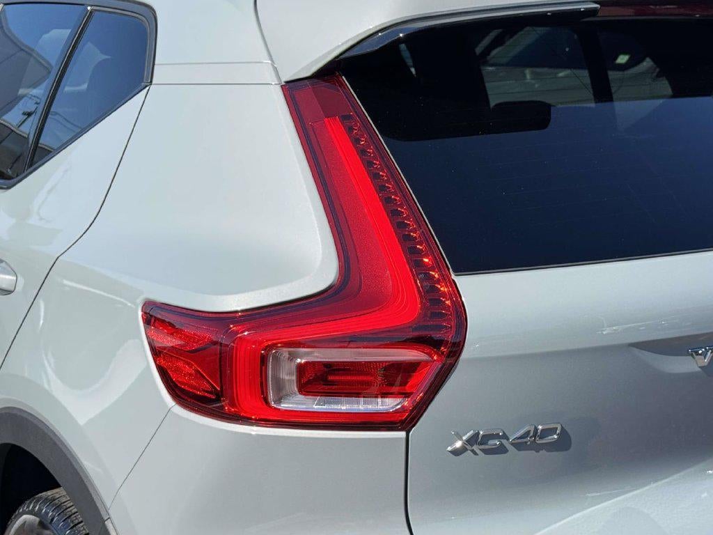 2026 Volvo XC40 Ultra, B5 AWD Gas (mild hybrid), Dark