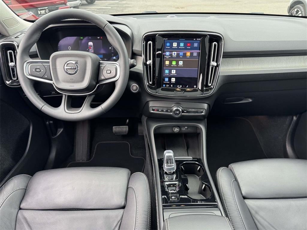 2023 Volvo XC40 B5 Plus Bright Theme