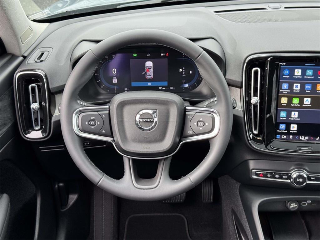 2023 Volvo XC40 B5 Plus Bright Theme