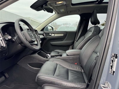 2023 Volvo XC40 B5 Plus Bright Theme