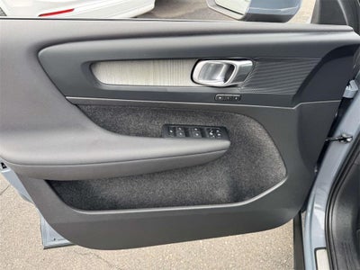 2023 Volvo XC40 B5 Plus Bright Theme