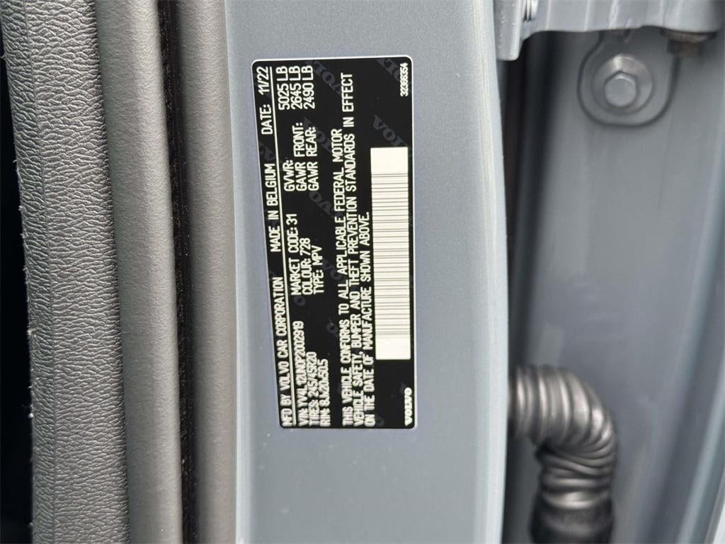 2023 Volvo XC40 B5 Plus Bright Theme