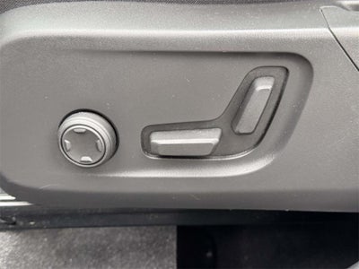 2023 Volvo XC40 B5 Plus Bright Theme