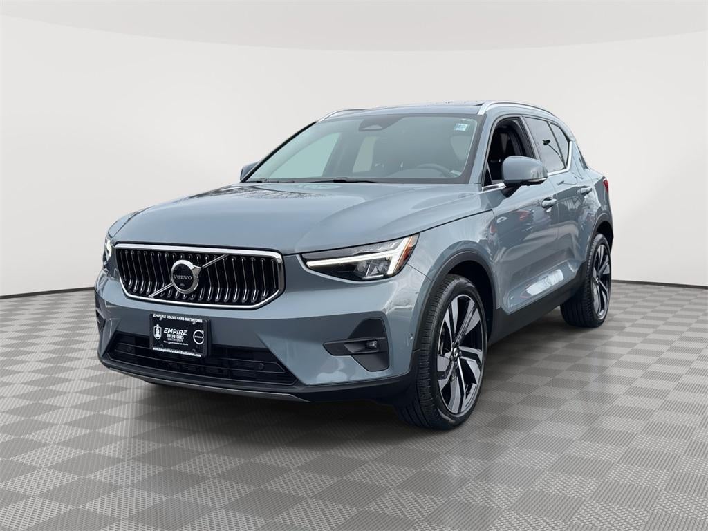 2023 Volvo XC40 B5 Plus Bright Theme