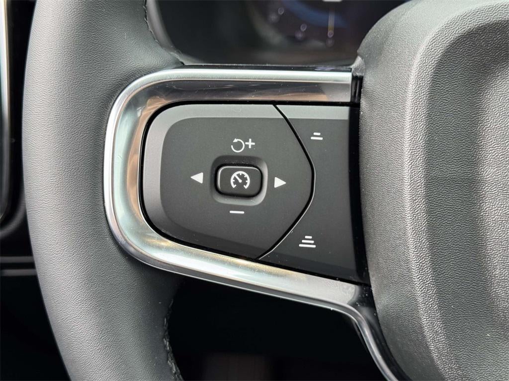 2023 Volvo XC40 B5 Plus Bright Theme