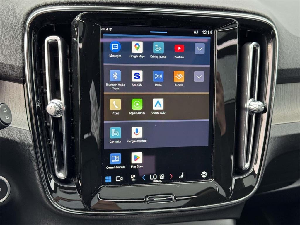 2023 Volvo XC40 B5 Plus Bright Theme