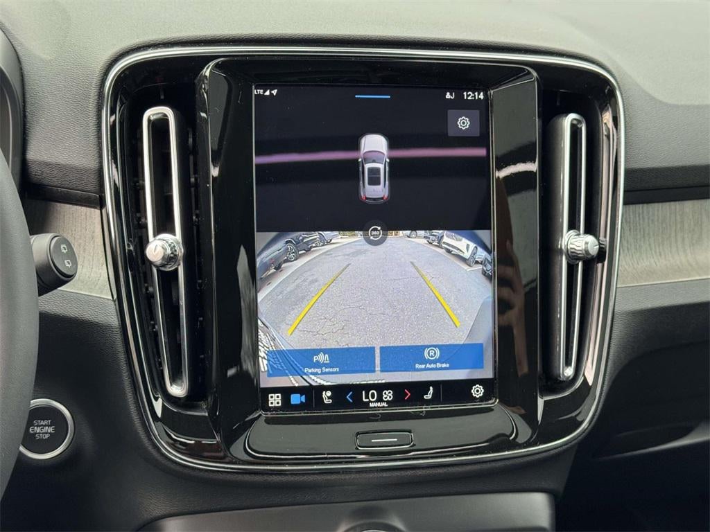 2023 Volvo XC40 B5 Plus Bright Theme