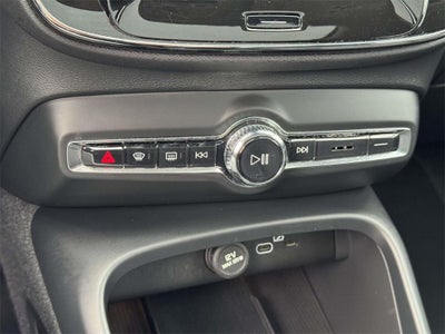 2023 Volvo XC40 B5 Plus Bright Theme