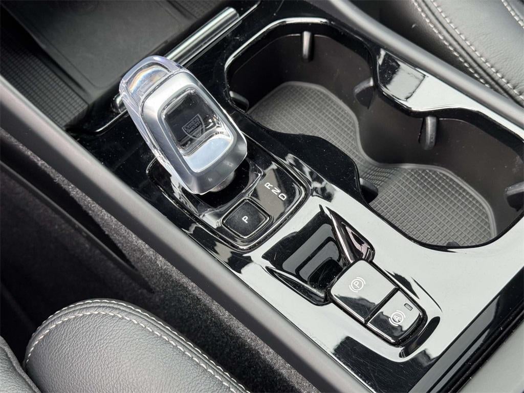 2023 Volvo XC40 B5 Plus Bright Theme