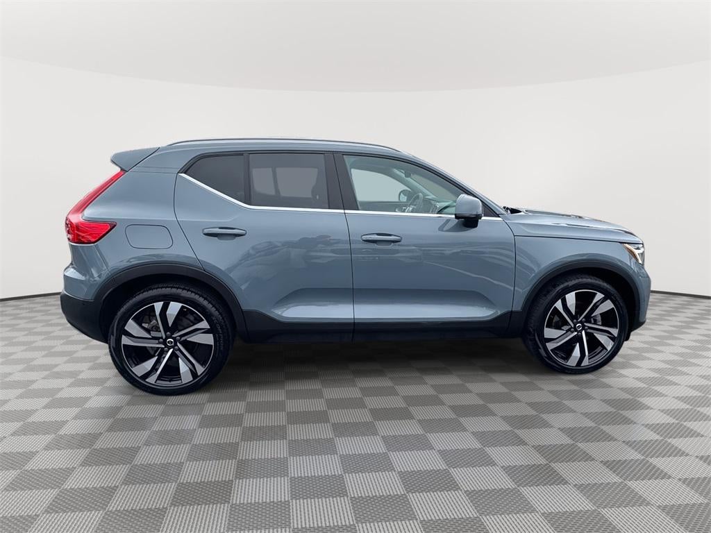 2023 Volvo XC40 B5 Plus Bright Theme