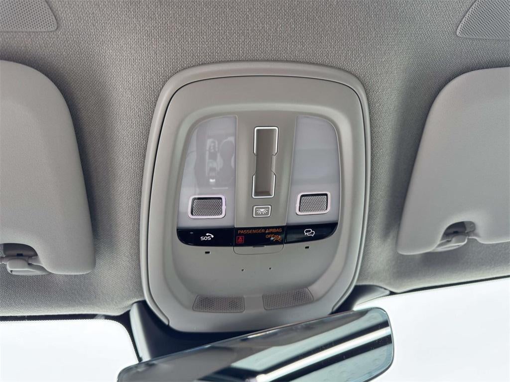 2023 Volvo XC40 B5 Plus Bright Theme