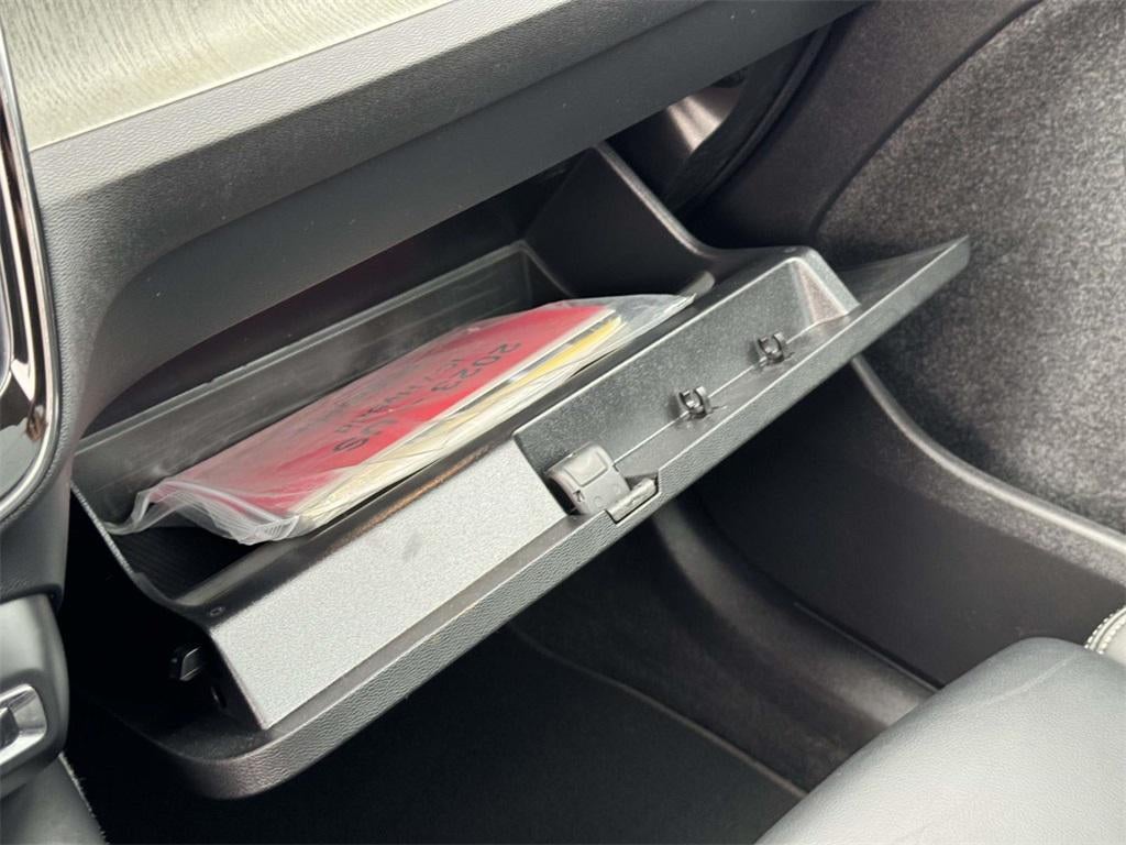 2023 Volvo XC40 B5 Plus Bright Theme