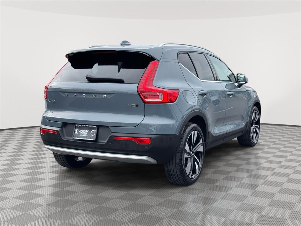 2023 Volvo XC40 B5 Plus Bright Theme