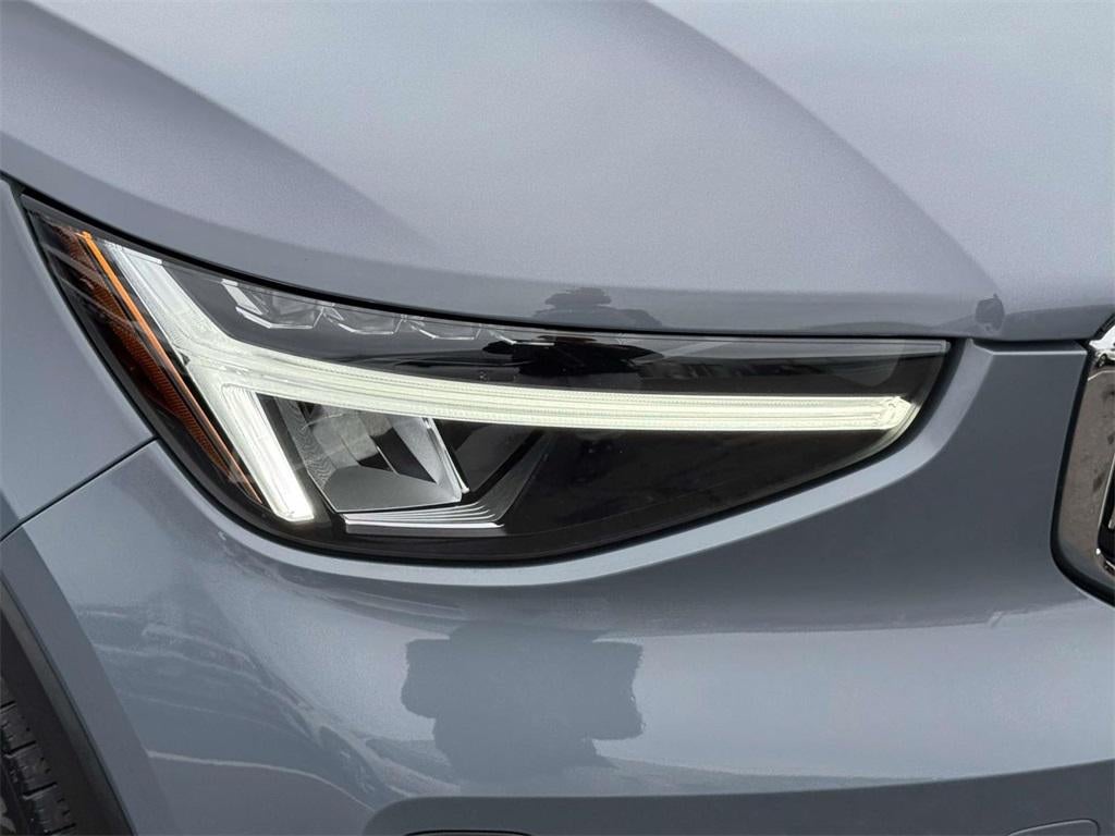 2023 Volvo XC40 B5 Plus Bright Theme