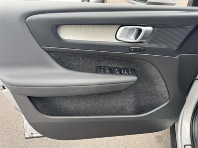 2023 Volvo XC40 B5 Plus Bright Theme