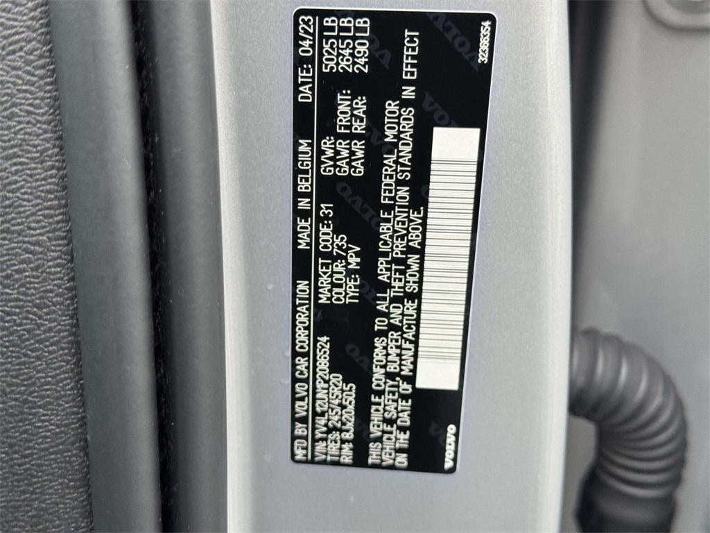 2023 Volvo XC40 B5 Plus Bright Theme