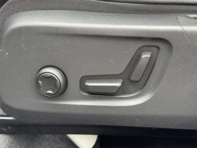 2023 Volvo XC40 B5 Plus Bright Theme