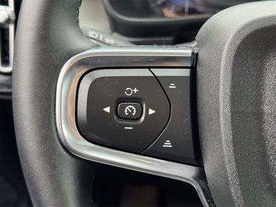 2023 Volvo XC40 B5 Plus Bright Theme